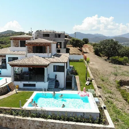 Cavour - Doppelhaushälfte Villa Budoni