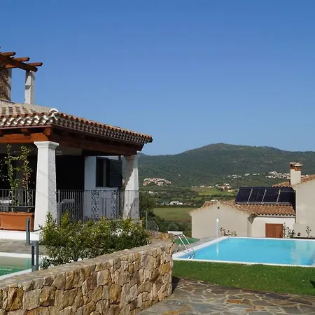 Cavour - Doppelhaushaelfte Villa Budoni